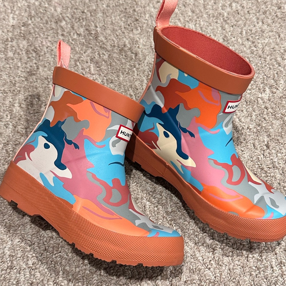 Kids Hunter rain boots.  Never worn!